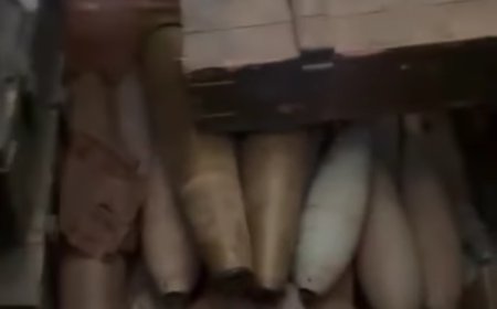 الجيش يتسلم مخزن للذخائر من المليشيا 