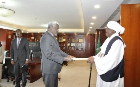 الزين إبراهيم يقدم أوراق اعتماده مندوبا دائماً للسودان لدى الإتحاد الإفريقي   