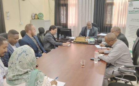 مدير عام الصحة بالقضارف يلتقي بالمدير العام لمنظمة أطباء بلاحدود السويسرية    