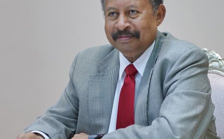 النيابة العامة: حمدوك مطلوب للعدالة وقدمنا طلب للانتربول للقبض عليه 