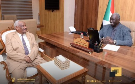 عقار يوجه بإيقاف مرتب اي موظفي بالدولة الذين يثبت تورطه مع المليشيا 