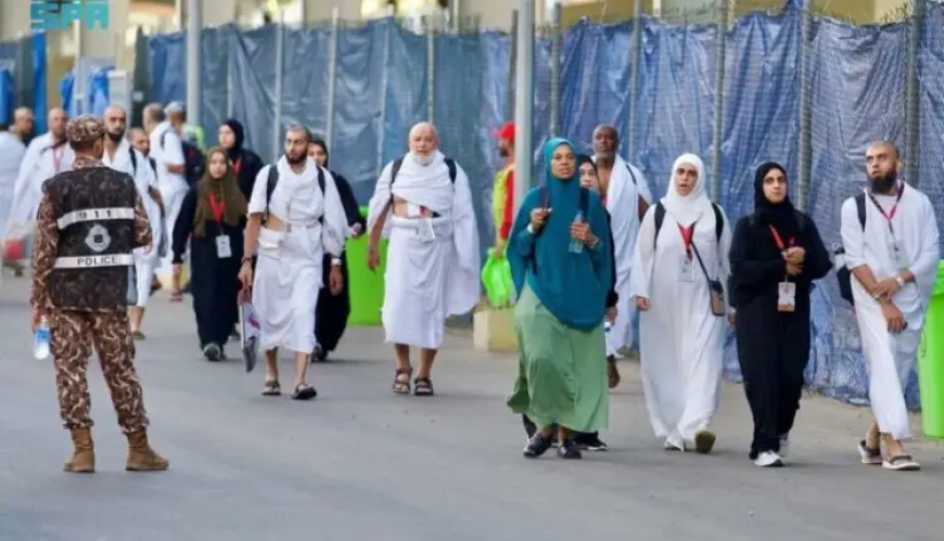 حُجِّاج بيت الله يتوافدون إلى مشعر منى لقضاء يوم التروية