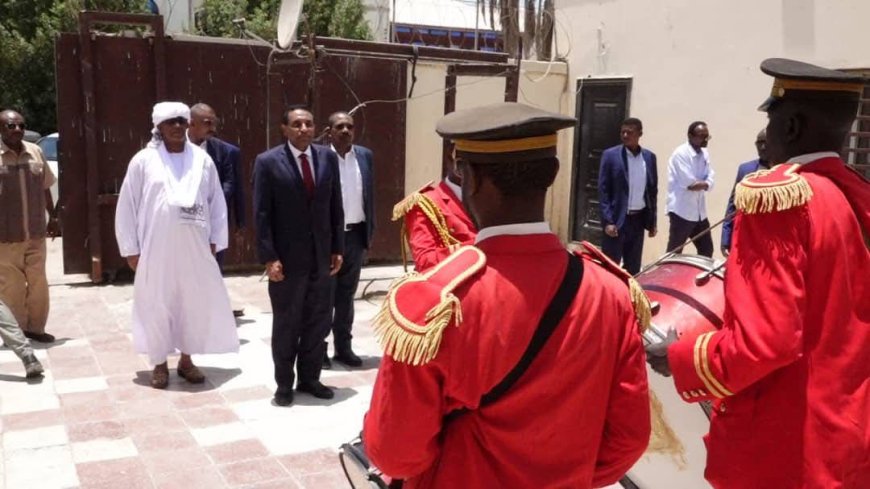 رئيس الوزراء يثمن أدوار جهاز المخابرات في حماية البلاد من المهددات