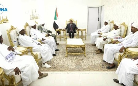 رئيس الوزراء يدعو الإدارات الأهلية للقيام بدور بارز في مشروع حكومة الأمل   