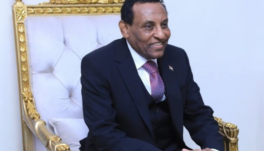 لأول مرة منذ تقلده المنصب.. رئيس الوزراء يصل الخرطوم 