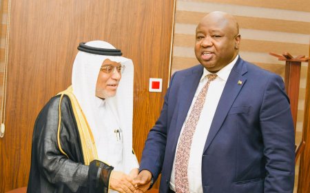 وزير المعادن يلتقي السفير السعودي بالسودان 