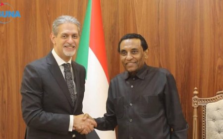رئيس الوزراء يبحث مع السفير المصري مشروع الربط السككي بين السودان ومصر