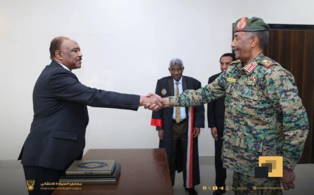 محي الدين سالم يؤدي القسم أمام البرهان وزيراً للخارجية  