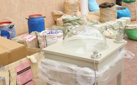 إحباط تهريب ماكينات مصانع لإنتاج المخدرات وضبط شبكة تهريب عابرة للحدود